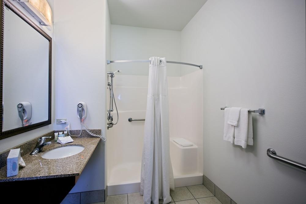 Staybridge Suites Rockford By Ihg Екстер'єр фото