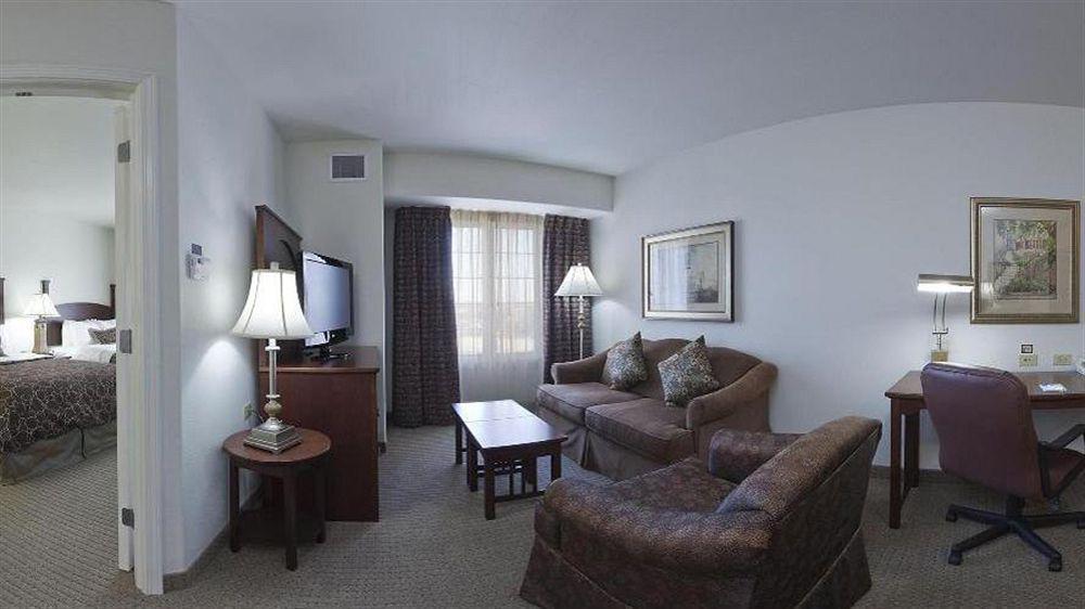 Staybridge Suites Rockford By Ihg Екстер'єр фото