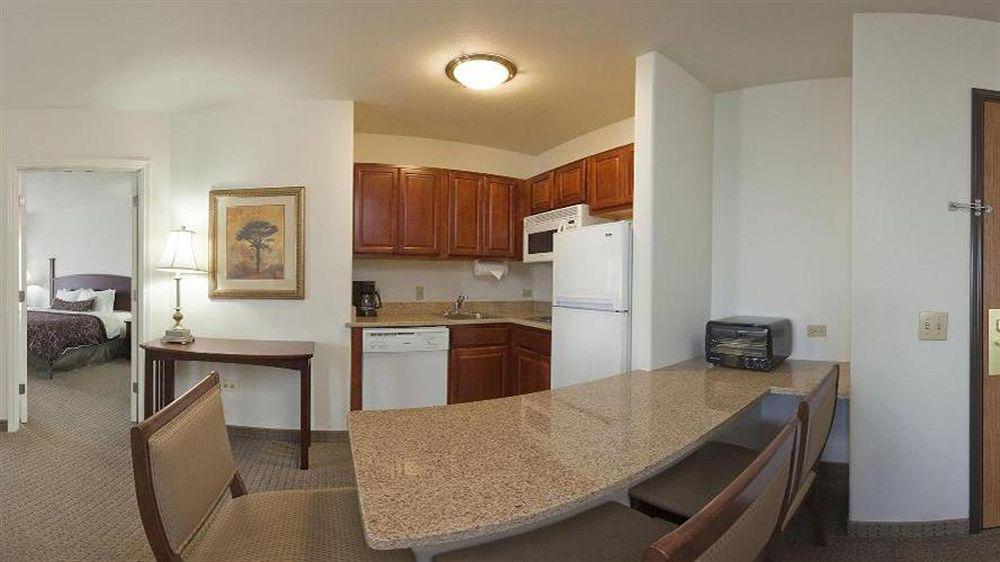 Staybridge Suites Rockford By Ihg Екстер'єр фото